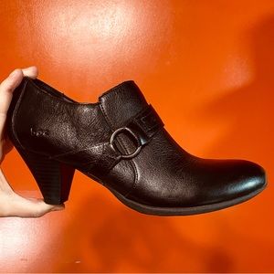 16 - Like New/EUC b.o.c. Black Leather Low Ankle Booties Sz 8.5
